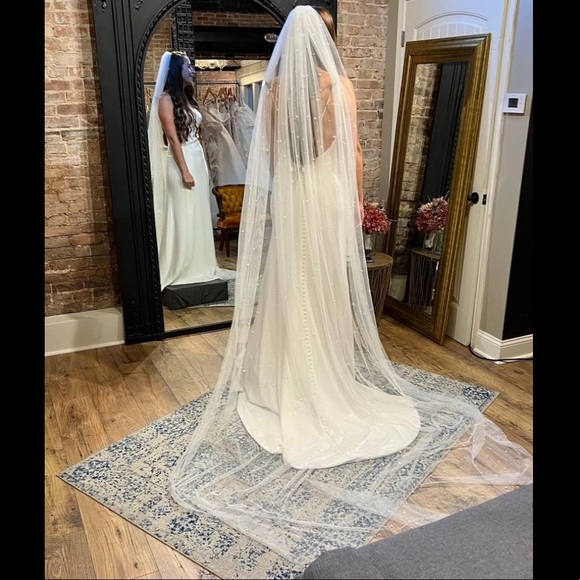 COPY - Ivory Wedding Veil with Pearls - Picture 5 of 11